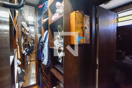 Casa à venda com 400m², 3 quartos e 4 vagasCloset da suíte