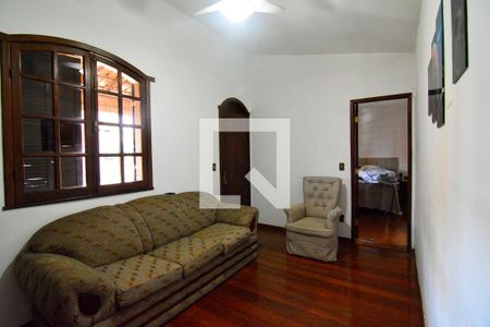 Sala 1 de casa à venda com 3 quartos, 400m² em Conjunto Califórnia, Belo Horizonte