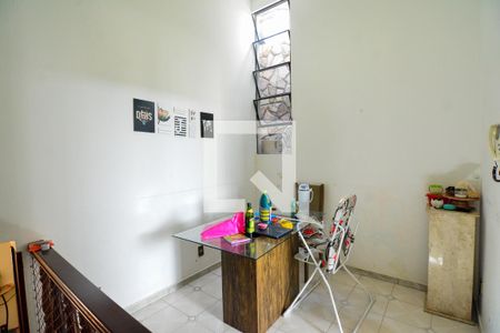 Sala 3 de casa à venda com 3 quartos, 400m² em Conjunto Califórnia, Belo Horizonte