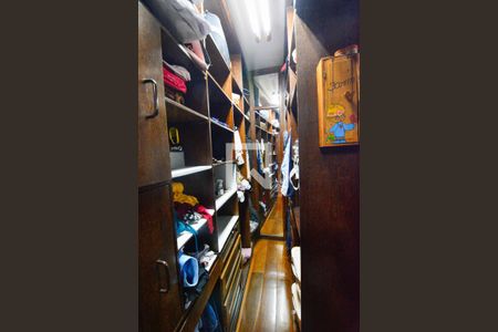 Casa à venda com 400m², 3 quartos e 4 vagasCloset da suíte