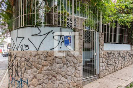 Casa para alugar com 240m², 8 quartos e 2 vagasFachada