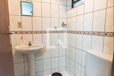 Casa para alugar com 240m², 8 quartos e 2 vagasBanheiro de serviço