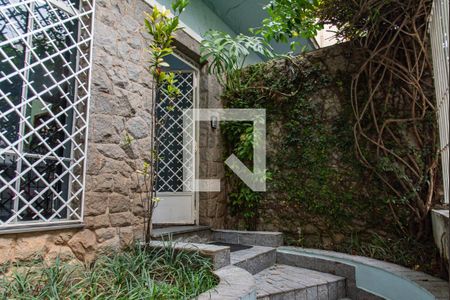 Casa para alugar com 240m², 8 quartos e 2 vagasJardim entrada