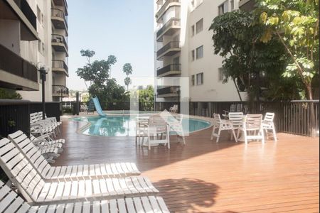 Apartamento à venda com 257m², 5 quartos e 4 vagasÁrea comum - Piscina