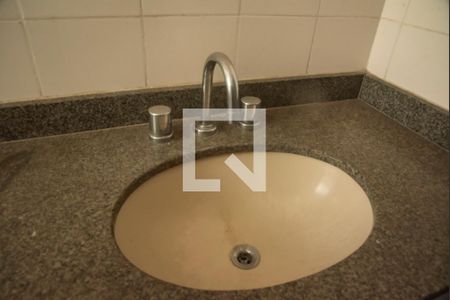 Apartamento à venda com 257m², 5 quartos e 4 vagasBanheiro da Suíte 2