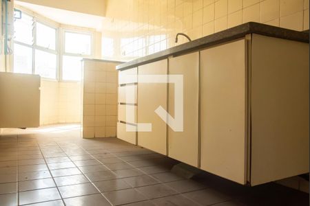 Apartamento à venda com 257m², 5 quartos e 4 vagasCozinha