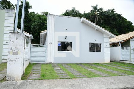Casa de condomínio para alugar com 60m², 2 quartos e 2 vagasFachada
