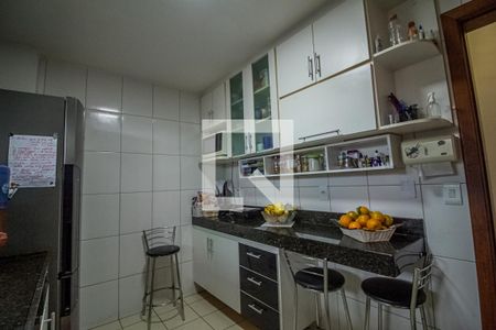 Cozinha de apartamento à venda com 2 quartos, 100m² em Itapoã, Belo Horizonte