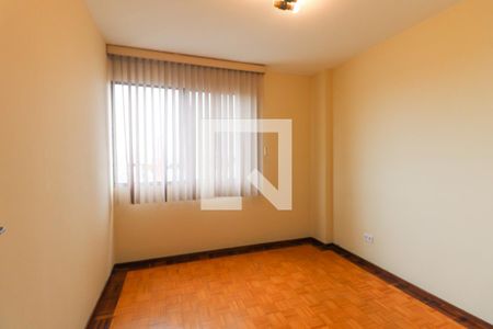 Quarto 1 de apartamento para alugar com 3 quartos, 120m² em Rebouças, Curitiba