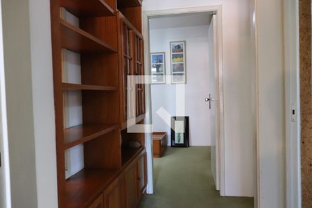 Casa à venda com 240m², 4 quartos e 2 vagasCorredor