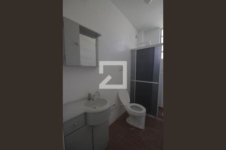 Banheiro de apartamento para alugar com 1 quarto, 34m² em Jardim Itu, Porto Alegre