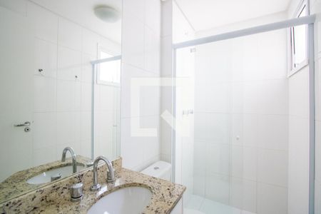 Apartamento à venda com 60m², 2 quartos e 2 vagasBanheiro do quarto 1