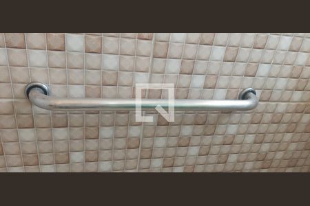 Casa para alugar com 460m², 4 quartos e 4 vagas Casa para alugar com 460m², 4 quartos e 4 vagasBanheiro 1 - barra de apoio