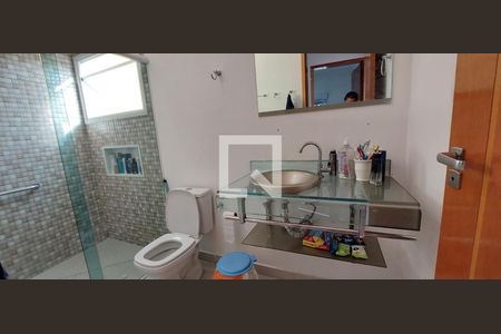 Casa para alugar com 460m², 4 quartos e 4 vagas Casa para alugar com 460m², 4 quartos e 4 vagasBanheiro 1