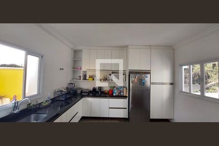 Casa para alugar com 460m², 4 quartos e 4 vagas Casa para alugar com 460m², 4 quartos e 4 vagasCozinha