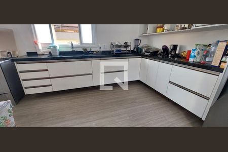 Casa para alugar com 460m², 4 quartos e 4 vagas Casa para alugar com 460m², 4 quartos e 4 vagasCozinha