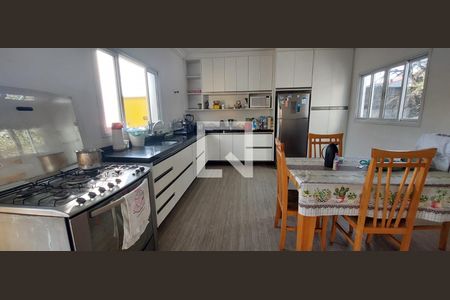 Casa para alugar com 460m², 4 quartos e 4 vagas Casa para alugar com 460m², 4 quartos e 4 vagasCozinha