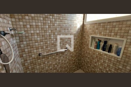 Casa para alugar com 460m², 4 quartos e 4 vagas Casa para alugar com 460m², 4 quartos e 4 vagasBanheiro 1