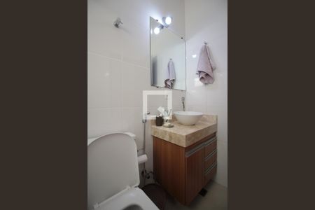 Casa de condomínio à venda com 71m², 2 quartos e 1 vagaBanheiro Social