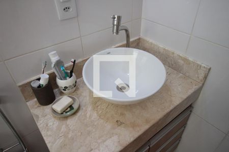 Casa de condomínio à venda com 71m², 2 quartos e 1 vagaBanheiro Social