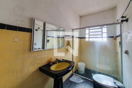 Casa à venda com 240m², 6 quartos e 3 vagas Casa à venda com 240m², 6 quartos e 3 vagasBanheiro 2