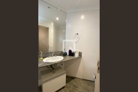 Casa de condomínio à venda com 3500m², 4 quartos e 16 vagasBanheiro da Suíte 4