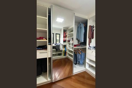 Casa de condomínio à venda com 3500m², 4 quartos e 16 vagasCloset da suíte 1