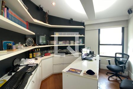 Casa de condomínio à venda com 3500m², 4 quartos e 16 vagasEscritório