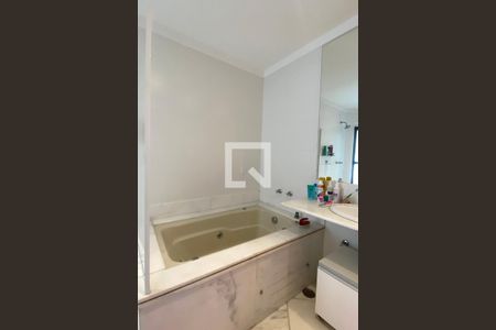 Casa de condomínio à venda com 3500m², 4 quartos e 16 vagasBanheiro da Suíte 3