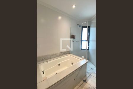 Casa de condomínio à venda com 3500m², 4 quartos e 16 vagasBanheiro da Suíte 2