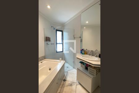 Casa de condomínio à venda com 3500m², 4 quartos e 16 vagasBanheiro da Suíte 2