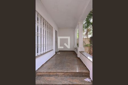 Casa à venda com 207m², 3 quartos e 4 vagasHall