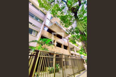 Apartamento à venda com 205m², 4 quartos e 3 vagas Apartamento à venda com 205m², 4 quartos e 3 vagasFachada