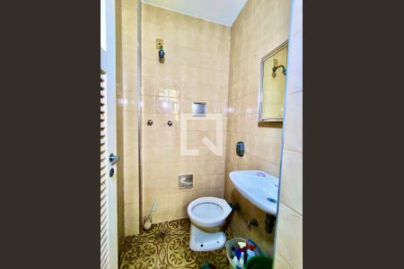 Apartamento à venda com 205m², 4 quartos e 3 vagas Apartamento à venda com 205m², 4 quartos e 3 vagasBanheiro serviço