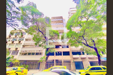 Apartamento à venda com 205m², 4 quartos e 3 vagas Apartamento à venda com 205m², 4 quartos e 3 vagasFachada