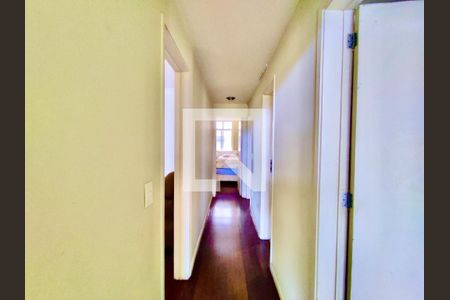 Apartamento à venda com 205m², 4 quartos e 3 vagas Apartamento à venda com 205m², 4 quartos e 3 vagasCorredor