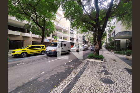 Apartamento à venda com 205m², 4 quartos e 3 vagas Apartamento à venda com 205m², 4 quartos e 3 vagasVista da Rua