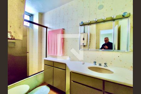 Apartamento à venda com 205m², 4 quartos e 3 vagas Apartamento à venda com 205m², 4 quartos e 3 vagasSuíte banheiro