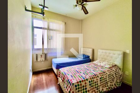 Apartamento à venda com 205m², 4 quartos e 3 vagas Apartamento à venda com 205m², 4 quartos e 3 vagasQuarto 2