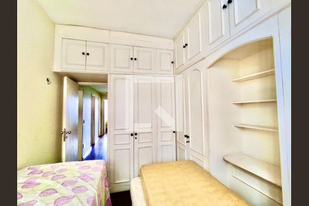 Apartamento à venda com 205m², 4 quartos e 3 vagas Apartamento à venda com 205m², 4 quartos e 3 vagasQuarto 3