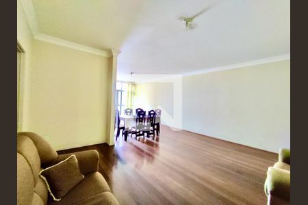 Apartamento à venda com 205m², 4 quartos e 3 vagas Apartamento à venda com 205m², 4 quartos e 3 vagasSala