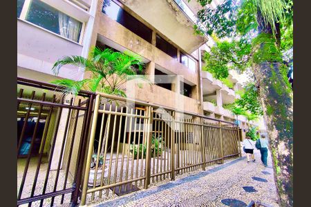 Apartamento à venda com 205m², 4 quartos e 3 vagas Apartamento à venda com 205m², 4 quartos e 3 vagasFachada