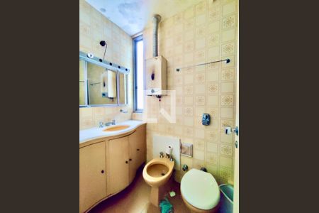 Apartamento à venda com 205m², 4 quartos e 3 vagas Apartamento à venda com 205m², 4 quartos e 3 vagasBanheiro social