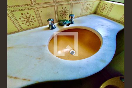 Apartamento à venda com 205m², 4 quartos e 3 vagas Apartamento à venda com 205m², 4 quartos e 3 vagasBanheiro social