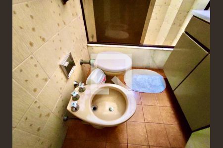 Apartamento à venda com 205m², 4 quartos e 3 vagas Apartamento à venda com 205m², 4 quartos e 3 vagasSuíte banheiro