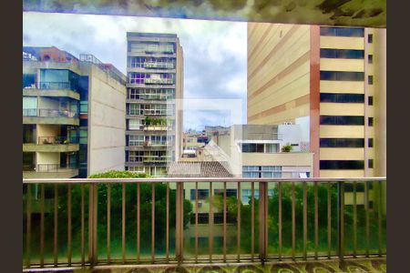 Apartamento à venda com 205m², 4 quartos e 3 vagas Apartamento à venda com 205m², 4 quartos e 3 vagasQuarto 1 vista