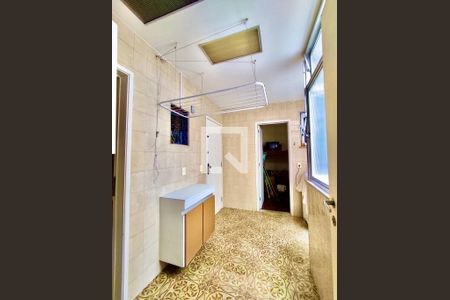 Apartamento à venda com 205m², 4 quartos e 3 vagas Apartamento à venda com 205m², 4 quartos e 3 vagasÁrea serviço