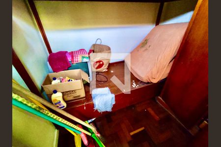 Apartamento à venda com 205m², 4 quartos e 3 vagas Apartamento à venda com 205m², 4 quartos e 3 vagasQuarto serviço