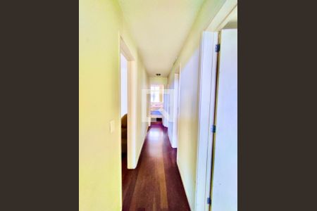 Apartamento à venda com 205m², 4 quartos e 3 vagas Apartamento à venda com 205m², 4 quartos e 3 vagasCorredor