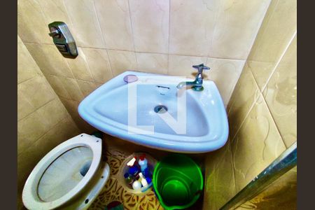 Apartamento à venda com 205m², 4 quartos e 3 vagas Apartamento à venda com 205m², 4 quartos e 3 vagasBanheiro serviço